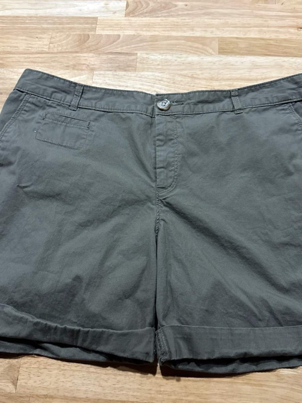 Dockers Men's Flat Front Shorts in Olive